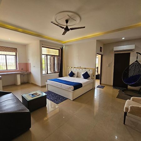 Elegance Resort Vrindāvan Exteriör bild