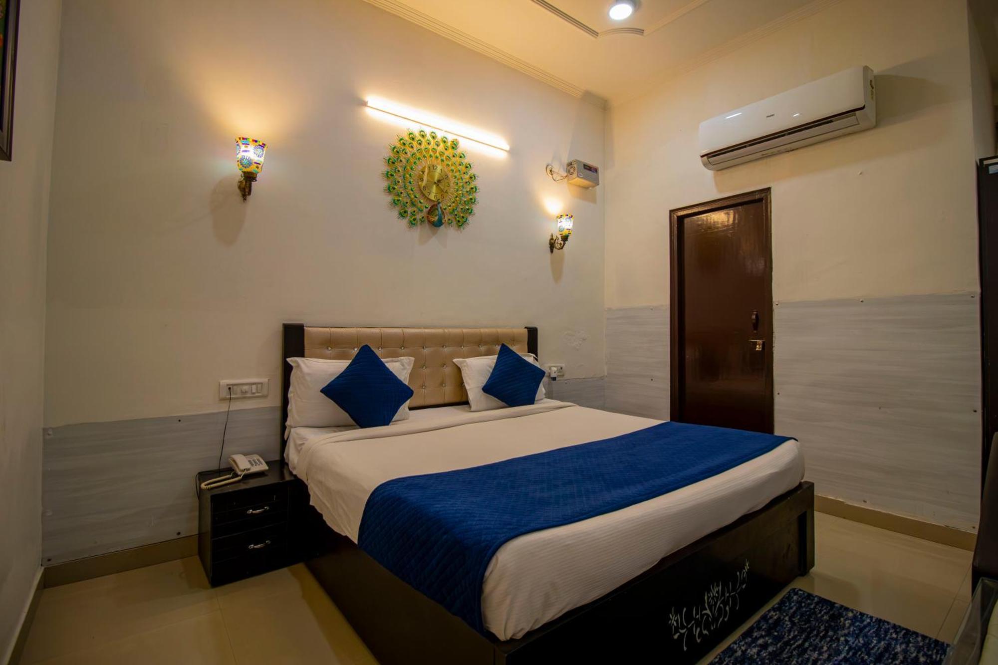 Elegance Resort Vrindāvan Exteriör bild