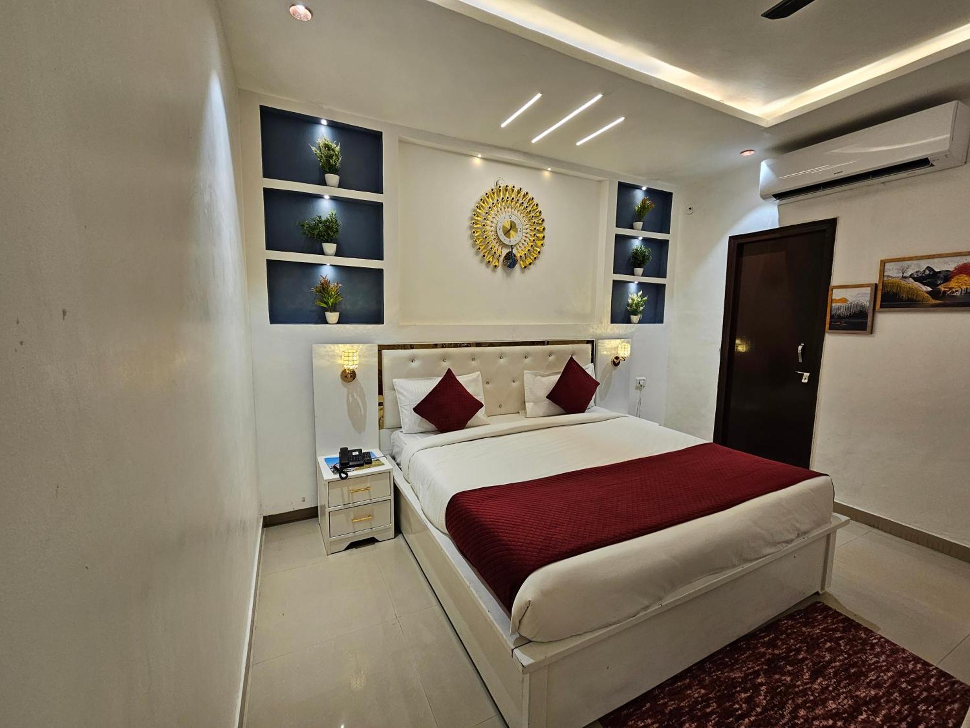 Elegance Resort Vrindāvan Exteriör bild