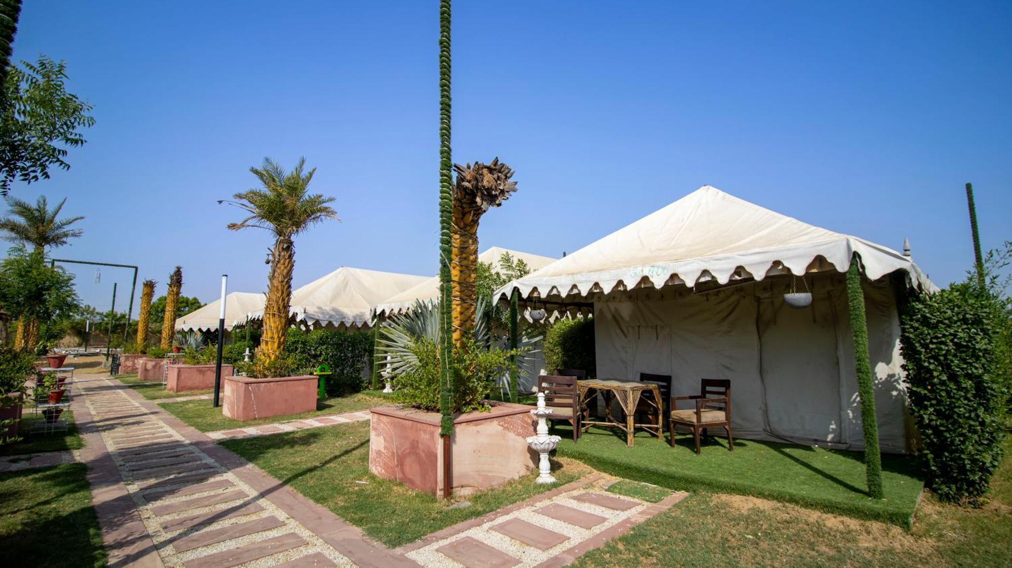 Elegance Resort Vrindāvan Exteriör bild