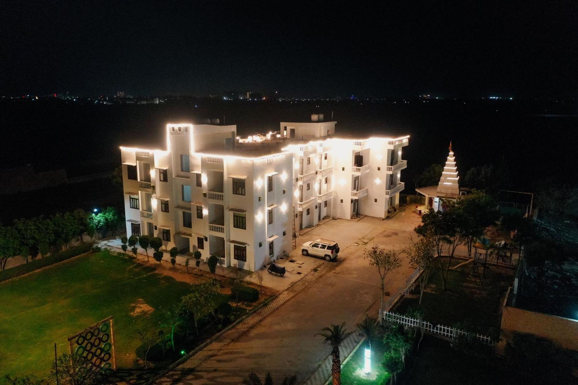 Elegance Resort Vrindāvan Exteriör bild