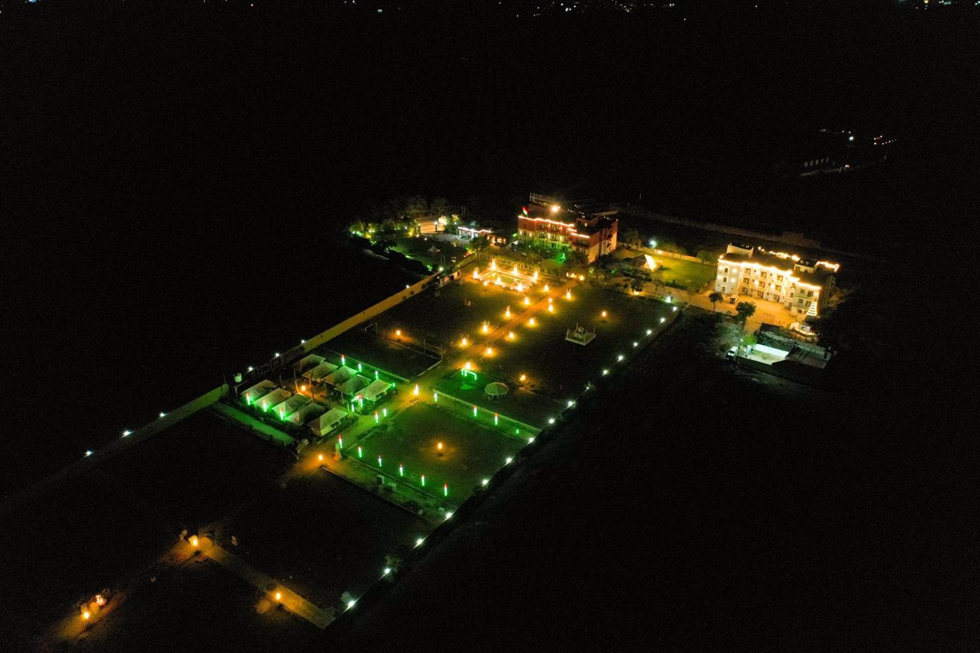 Elegance Resort Vrindāvan Exteriör bild