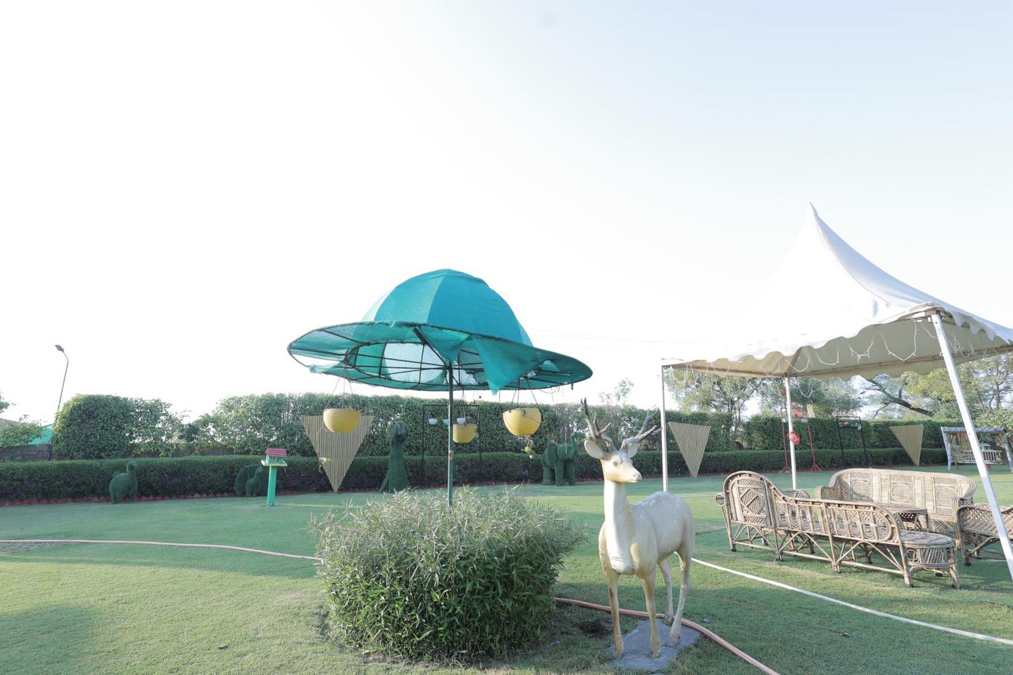 Elegance Resort Vrindāvan Exteriör bild